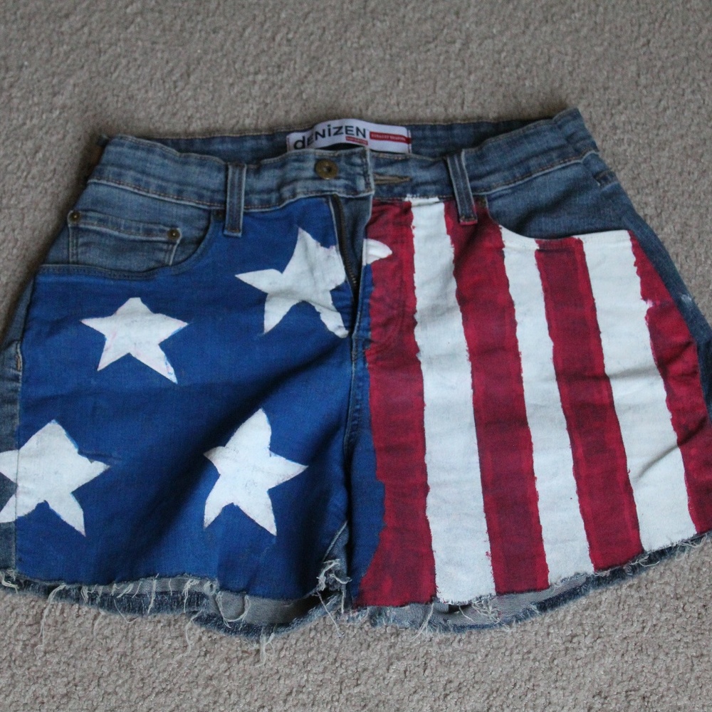 Levi’s Painted Hi-Rise Shorts